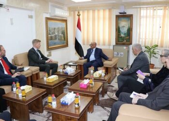 محافظ البنك يناقش مع المبعوث الاممي مستجدات الأوضاع المالية والاقتصادية