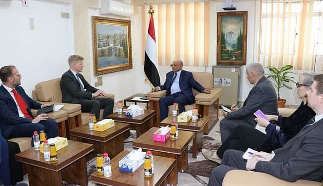 محافظ البنك يناقش مع المبعوث الاممي مستجدات الأوضاع المالية والاقتصادية