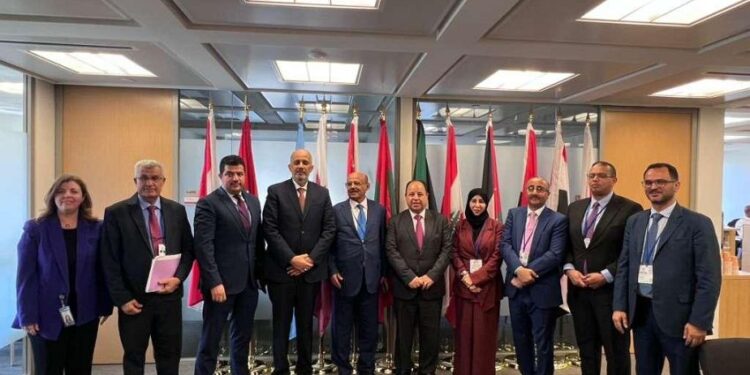 وفد اليمن يلتقي مدير المجموعة العربية في صندوق النقد الدولي