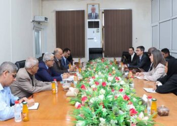 وزير المالية يبحث مع نائب رئيس البنك الدولي دعم واستقرار الاقتصاد الوطني