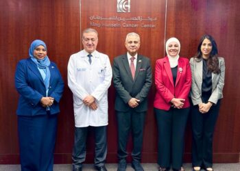 فقيره يبحث مع مسؤولين أردنيين  التعاون في مجال علاج الأورام والحالات المستعصية