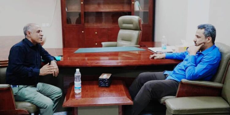 محافظ  لحج   يناقش التحديات التي تواجه القطاع التعليمي