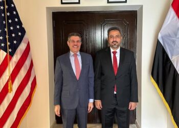 محافظ لحج  يبحث مع السفير الأمريكي  سبل التعافي في المحافظة