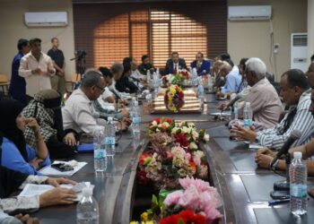 تنفيذي لحج يناقش رؤية استراتيجية شاملة لإعادة هيكلة القطاعات الحيوية