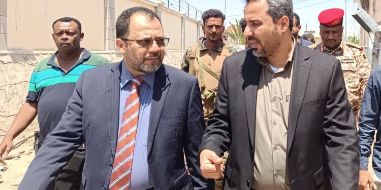 خطط الصيف  وزير الكهرباء ومحافظ لحج يناقشان أوضاع منظومة الطاقة ويتفقَّدان محطة عبَّاس التحويلية