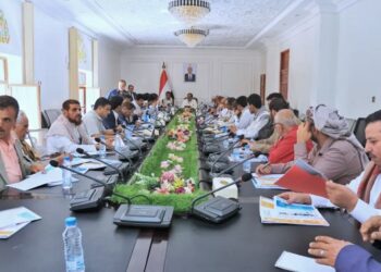 تنفيذي مأرب يناقش تقارير الأداء السنوي لمكاتب المياه والمالية والشباب