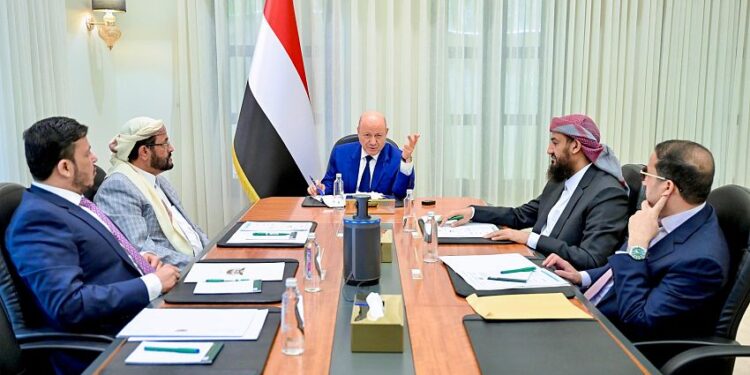 مجلس القياده يناقش معالجة ظاهره  شح السيوله