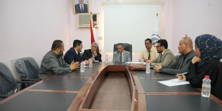 وزير التعليم العالي يناقش مشروع المدينة الجامعية الطبية بعدن