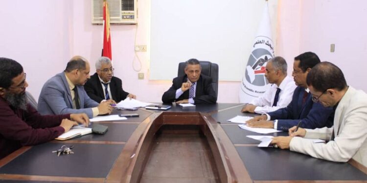 اجتماع في عدن يناقش تطوير الأداء الأكاديمي وتعزيز الانضباط في الجامعات