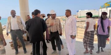 وفد الفاو ينفذ زيارة ميدانية لمتابعة مشروع إعادة تأهيل مراكز الإنزال السمكي في حوف