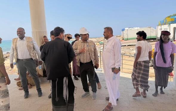 وفد الفاو ينفذ زيارة ميدانية لمتابعة مشروع إعادة تأهيل مراكز الإنزال السمكي في حوف