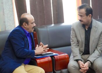 محافظ شبوة يشيد بمستوى الإنضباط المالي ويعتمد مصفوفة الإحتياجات الإنسانية والبنى التحتية