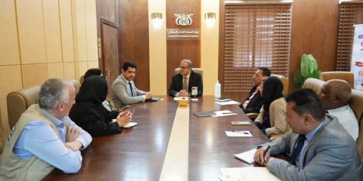 وزير الصحة يناقش مع فريق مكتب (اليونبس) عدداً من التدخلات الصحية