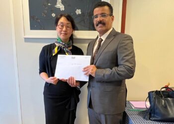 اليمن يسلم ملف “خط المسند” لليونسكو لإدراجه على قائمة التراث العالمي