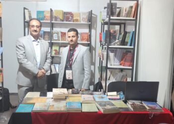 السفير عزالدين الأصبحي يزور جناح الإصدارات اليمنية في معرض الكتاب بالرباط