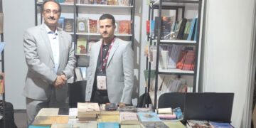 السفير عزالدين الأصبحي يزور جناح الإصدارات اليمنية في معرض الكتاب بالرباط