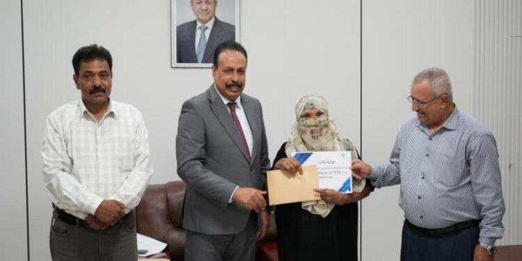 دشّن دورة  في أخلاقيات  الهندسة  وزير الأشغال يكرّم عمال النظافة بمناسبة عيد العمال العالمي