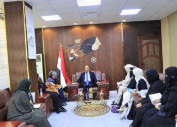 وزير الصناعة يناقش مع مؤسسة رنين وممثلي القمة النسوية تمكين المرأة اقتصاديا