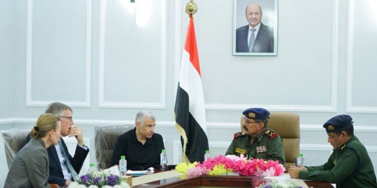 وكيل   الداخلية يناقش مع مستشار المبعوث الأممي جهود مكافحة الإرهاب