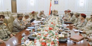 نائب رئيس الاركان يعقد اجتماعا موسعا بالهيئات والدوائر والمناطق العسكرية