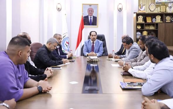 التقي قيادة نادي الشعلة الرياضي  البكري : نرفض رفع الشعارات والصور السياسية في الملاعب والمنشآت الرياضية