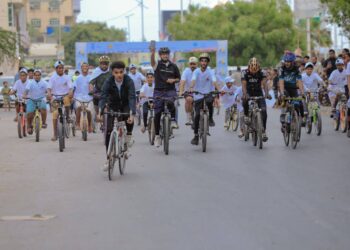 الجيلاني يشهد فعالية طواف الدراجات الهوائية الأول بالمكلا