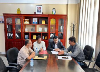 وكيل  حضرموت  يوجه بإجراءات عاجلة لتنظيم العمل في مناطق الثروات المعدنية