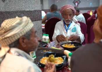 البعثة اليمنية تدشن إعاشة الحجاج بالأراضي المقدسة وتكثف الرقابة على المطابخ المتعهدة