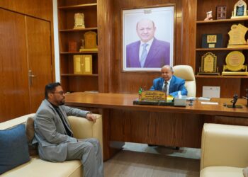الخنبشي يناقش ترتيبات موسم البلدة السياحي في المكلا