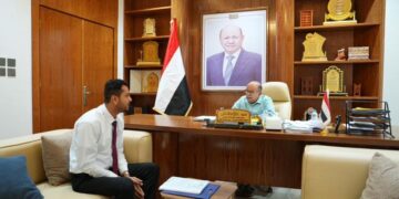 الخنبشي يطلع على أوضاع مختبرات الصحة العامة ويتسلّم وثيقة “حضرموت.. الرؤية والقرار”