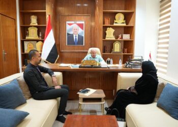 الخنبشي يناقش دعم القطاعين السياحي والرياضي وترتيبات مهرجان موسم البلدة