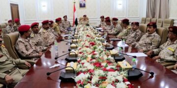 وزير الدفاع يطلع على جهود استكمال قطع البطاقة الذكية لمنتسبي الوزارة