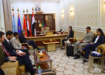 وزير الدفاع يلتقي رئيس بعثة الاتحاد الاوروبي وسفيرة فرنسا لدى اليمن