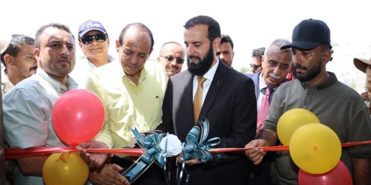 محافظ أبين يفتتح القاعة الكبرى بكلية الادارة والاقتصاد ومشروع بناء سكن الطالبات