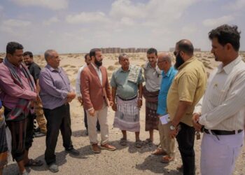محافظ ابين يتفقد أراضي الجمعيات السكنية لموظفي الدولة وسير تصفية عقمة الجرائب