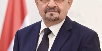 رئيس الوزراء  ية يطمئن على أوضاع الحجاج اليمنيين ويوجه بمضاعفة الجهود لخدمتهم