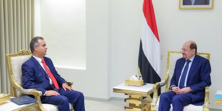 رئيس الوزراء يستقبل السفير الليبي  ويصدر قرار إنشاء وحدة الشراكة بين القطاعين العام والخاص
