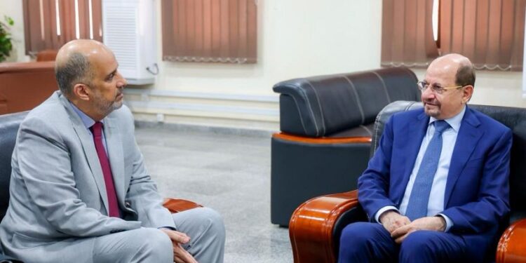 رئيس الوزراء يجتمع بقيادت وزاره الماليه  لمتابعة تنفيذ القرارات المعيشية وضبط الإيرادات