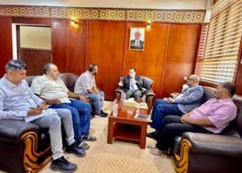 السقطري يطلع على نشاط مصنع المكلا لتعليب الأسماك وخطط تطويره