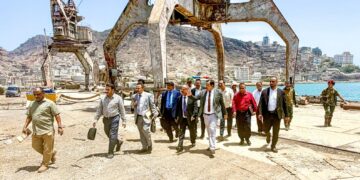 السقطري والعمري يناقشان آلية تعزيز التنسيق والتعاون المشترك بين الهيئات السمكيةوالبحرية