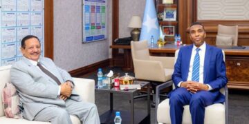 رئيس الوزراء الصومالي  يبحث مع  سفير اليمن  تعزيز العلاقات الثنائية