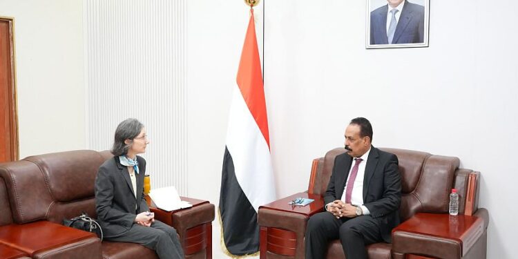 وزير الأشغال يبحث مع السفيرة الفرنسية سبل تعزيز التعاون في قطاع الطرق والبنية التحتية