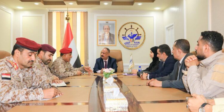وزير النقل يناقش مع مساعد وزير الدفاع للشؤون اللوجستية تعزيز التنسيق المشترك