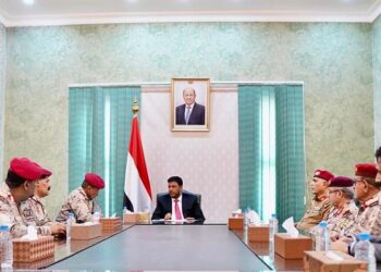 عبدالله العليمي يؤكد أهمية الجاهزية وانضباط ووحده صف  للقوات المسلحه