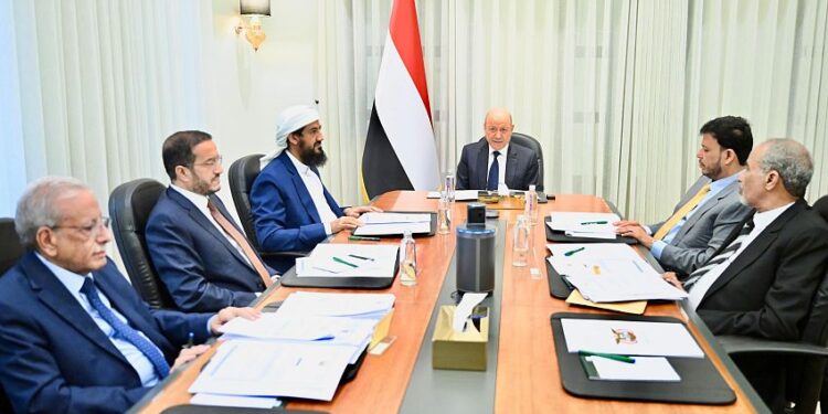 مجلس القيادة يقر مصفوفة الاصلاحات المزمنة ويشيد بالتقدم في توحيد القرار الامني والعسكري