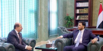 عبدالله العليمي يشيد بجهود الحكومة في مسار الإصلاحات الاقتصادية والإدارية