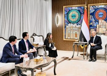 العليمي: التعاطي مع الحوثيين كسلطة أمر واقع يعني شرعنة الحق الإلهي والعنصرية والسلاح خارج الدولة