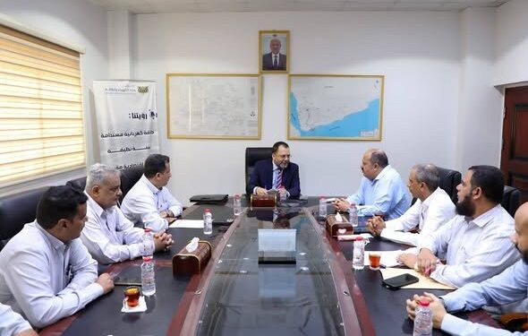 وزير الكهرباء يناقش معالجة الربط العشوائي وتعزيز التحصيل في عدن