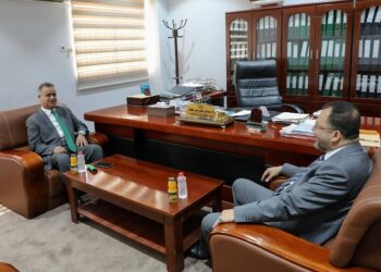 وزير الكهرباء يبحث مع السفير الليبي تعزيز التعاون المشترك في قطاع الطاقة