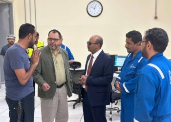 وزيرا الكهرباء والنفط يطلعان على جاهزية محطة بترومسيلة وعودتها إلى الخدمة